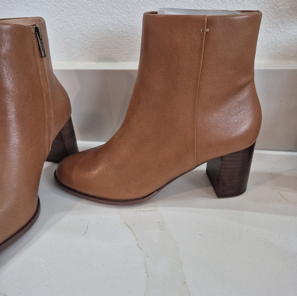 Madewell NWOT, Women's Heeled Leather Boots English Saddle (color), size 7.5 - Picture 10 of 12